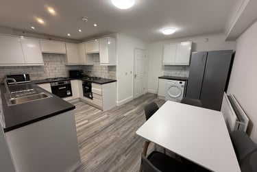 7 bed house, Denison Road, Victoria Park, Manchester, M145LZ - Image 1